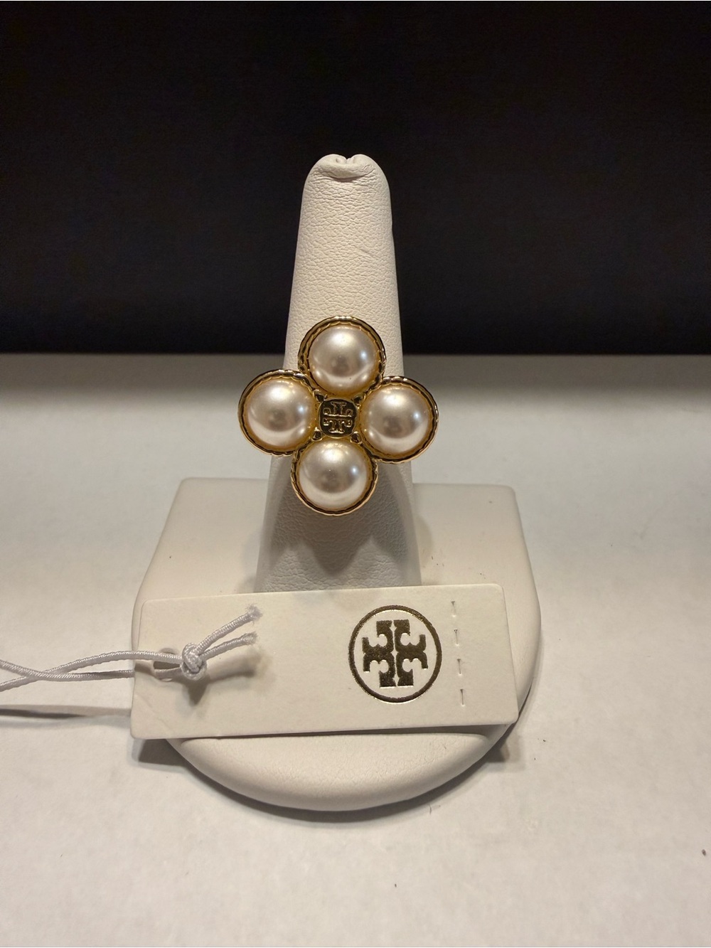 NWT TORY BURCH ROPE CLOVER RING SIZE 6 CREAM /GOLD COLOR  STATEMENT PEARL